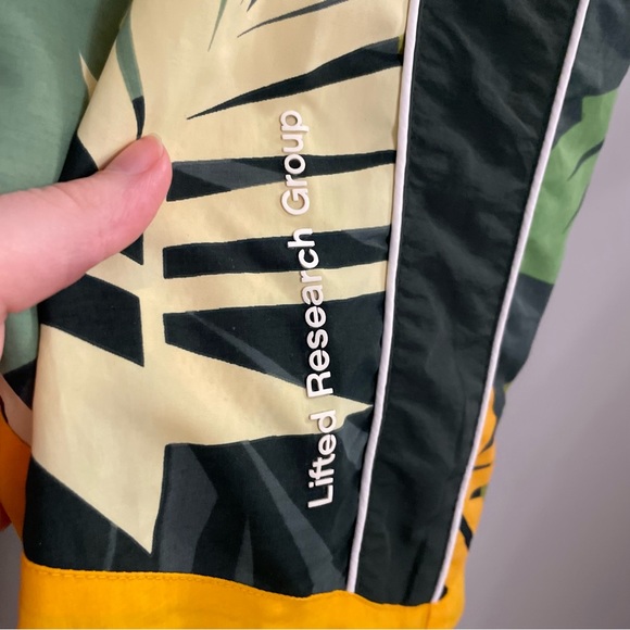 LRG Lifted Research Group Men’s Green Tropic Vacay Printed Track Pants - Picture 6 of 9